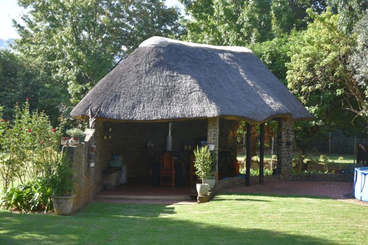 The thatched lapa in the garden at Craffenheim Rottweilers